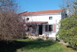 KUĆA,KONOBA,APARTMAN,GARAZA, Ližnjan, Casa