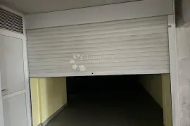 Krnjevo garaža sa sanitarnim čvorom!, Rijeka, Garage