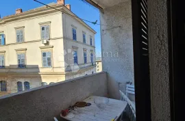 Prostrani stan na odličnoj lokaciji, Pula, Kвартира