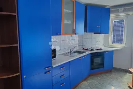 ZATOGLAV - kuća nadomak mora sa 7 apartmana i poslovnim prostorom, Rogoznica, House