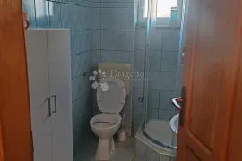 ZATOGLAV - kuća nadomak mora sa 7 apartmana i poslovnim prostorom, Rogoznica, House