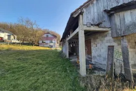 Kuća sa pomoćnim objektima nadomak Zaboka, Donja Stubica, House