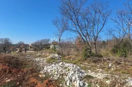 SAMO KOD NAS! GRAĐEVINSKO ZEMLJIŠTE 2 KM OD MORA, OKOLICA LABINA, Labin, Land