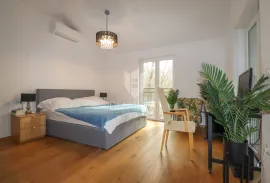 Predivna kuća s bazenom, 9 km od Rovinja, pogled i mir, Rovinj, House