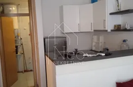 Dva apartmana u kuću u centru Vodica, Vodice, Ev