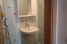 Dva apartmana u kuću u centru Vodica, Vodice, Ev