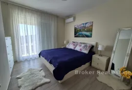 Moderna samostojeća kuća sa 4 apartmana, Makarska, Kuća