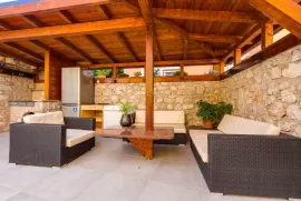 DRUGI RED OD MORA 110m2, Mali Lošinj, Famiglia