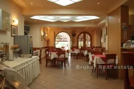 Manji hotel s restoranom, Trogir, Gewerbeimmobilie