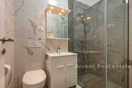 Apartmanska kuća u drugom redu do mora, Rogoznica, Maison