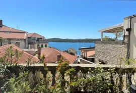 Apartman sa velikom terasom, na prodaju, Šibenik, Flat