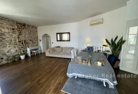 Apartman sa velikom terasom, na prodaju, Šibenik, Flat