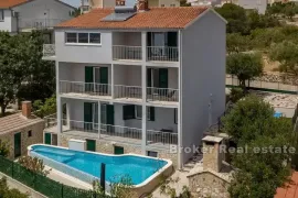 Moderna vila s bazenom, Trogir, House