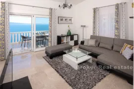 Apartmanska kuća s bazenom, Omiš, Ev