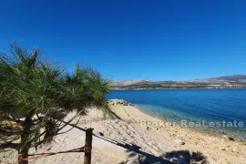 Kuća s tri apartmana uz plažu i more, Trogir, Σπίτι