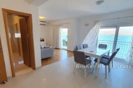 Kuća s tri apartmana uz plažu i more, Trogir, Σπίτι