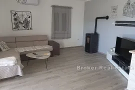 Apartmanska kuća u prvom redu do mora, Šibenik, Maison