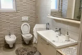 Apartmanska kuća u prvom redu do mora, Šibenik, Maison