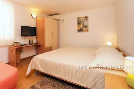 Apartmanska kuća blizu Trogira, Trogir, Haus