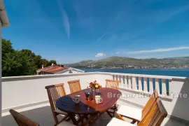 Apartmanska kuća blizu Trogira, Trogir, Haus