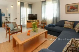 Apartmanska kuća blizu Trogira, Trogir, Haus