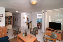 Apartmanska kuća blizu Trogira, Trogir, Haus