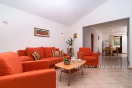 Apartmanska kuća blizu Trogira, Trogir, Haus