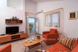 Apartmanska kuća blizu Trogira, Trogir, Haus