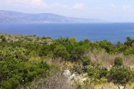 Poljoprivredno zemljište drugi red od mora, Hvar, Terrain