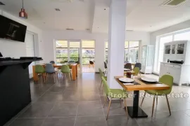 Apartmanska kuća sa restoranom, Trogir, Haus