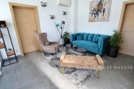 Apartmanska kuća sa restoranom, Trogir, Haus