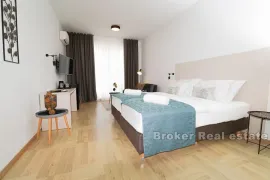 Apartmanska kuća sa restoranom, Trogir, Дом