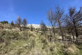 Prostrano građevno zemljište s pogledom na more, Omiš, Arazi