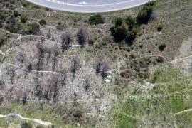 Prostrano građevno zemljište s pogledom na more, Omiš, Arazi