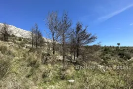 Prostrano građevno zemljište s pogledom na more, Omiš, Arazi