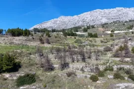 Prostrano građevno zemljište s pogledom na more, Omiš, Arazi