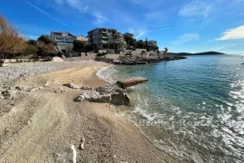 Apartmanska kuća na izuzetnoj lokaciji, Rogoznica, Maison