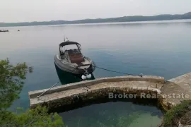 Kuća u prvom redu do mora, Murter, Famiglia