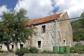 Stara kamena kuća za renoviranje, na prodaju, Omiš, Maison