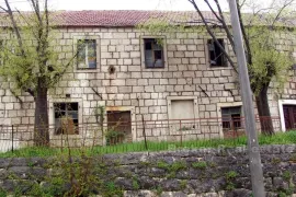 Stara kamena kuća za renoviranje, na prodaju, Omiš, Maison