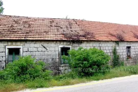 Stara kamena kuća za renoviranje, na prodaju, Omiš, Maison