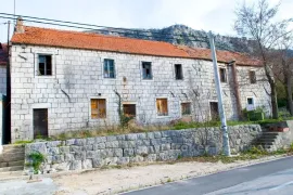 Stara kamena kuća za renoviranje, na prodaju, Omiš, Maison