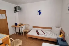 Apartmanska kuća blizu plaže i centra, Lanišće, Kuća