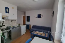 Apartmanska kuća blizu plaže i centra, Lanišće, Kuća