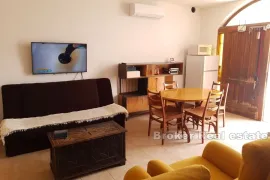 Apartmanska kuća s pogledom na more, Pag, Σπίτι