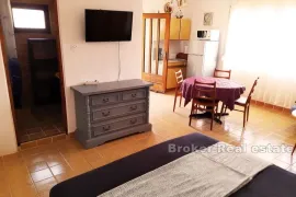 Apartmanska kuća s pogledom na more, Pag, Σπίτι