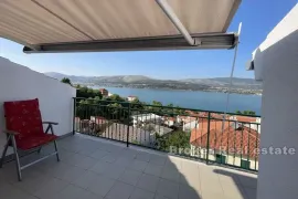 Dvosoban penthouse stan s pogledom na more, Trogir, Flat