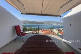 Dvosoban penthouse stan s pogledom na more, Trogir, Flat