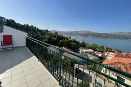 Dvosoban penthouse stan s pogledom na more, Trogir, Flat