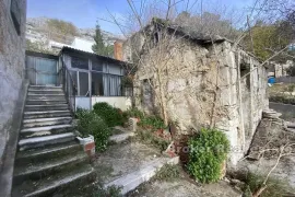 Stara kamena kuća sa otvorenim pogledom na more, Omiš, Haus